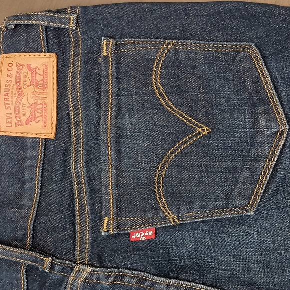 Levi's 711 Skinny Dark Wash - Picture 4 of 4
